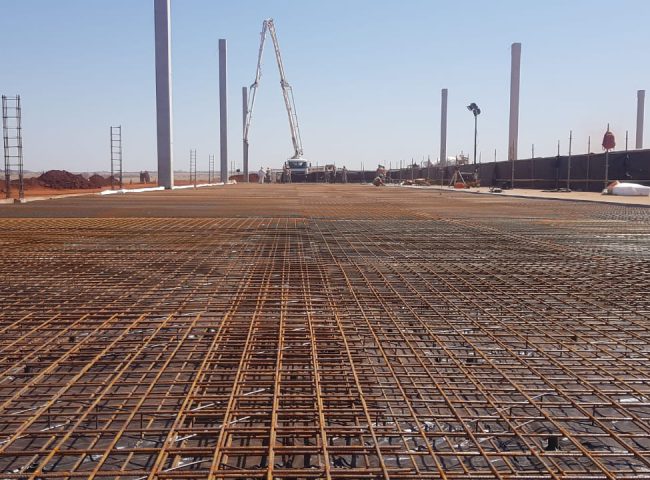 Piso em concreto reforçado com fibras metálicas - 80.000 m² Grupo Petrópolis - Uberaba/MG